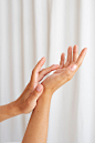 studio-portrait-with-hands-moving_23-2149628176.jpg?t=st=1722404374~exp=1722407974~hmac=70aa865f8363bfc75617147e8a99691917d09157f78764107bc85e9ad8299d3e&w=3000 (150 KB,1333*2000)