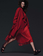 超模 Vanessa Moody（瓦妮莎·穆迪）登上《Vogue》杂志德国版2016年1月号封面，并为杂志拍摄一组关于时尚的写真大片，时尚摄影师 Giampaolo Sgura 执镜。