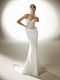 西班牙著名老牌高定奢华婚纱综合品牌 Pronovias（普洛诺维斯）2021春夏高定婚纱系列