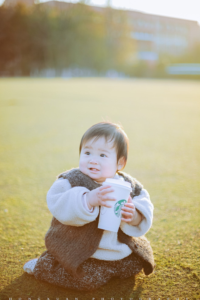 小樱桃周岁了
摄影：洪小漩
出镜：小樱桃...