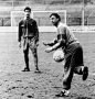 巴塞罗那训练场，约翰·克鲁伊夫指导年轻的瓜迪奥拉。 ​​​