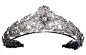 这顶王冠是意大利国王Umberto送给妻子Margherita的礼物。它在1986年被出售，由一个美国人花了75000美元买下，现收藏于一家画廊中