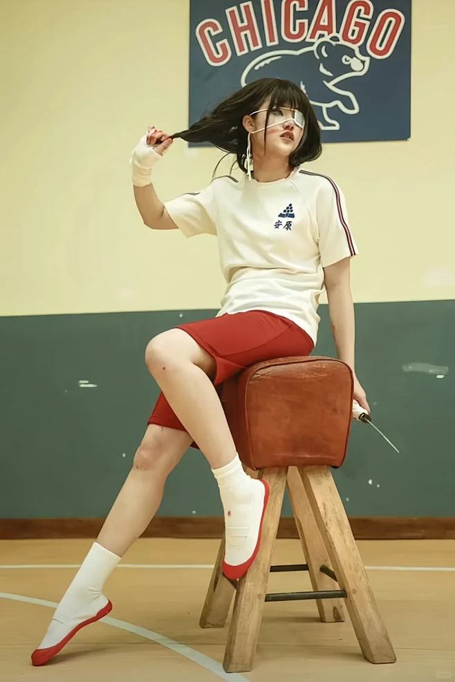 绘画参考素材║不同角度职业人物坐姿 - ...