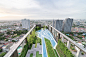 泰国人这样利用屋顶，废地变花园，能健身还能开派对！_娱乐 : 为改善这种城市发展带来的病态，泰国地产公司AP在曼谷做了一次尝试。这种改动节约了城市的平面空间，为大厦的居民提供了高品质的生活方式。 曼谷单身公寓的屋顶花园正是基于这样价值观所创造的产物，…