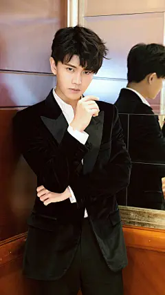 爱思壁纸 任嘉伦