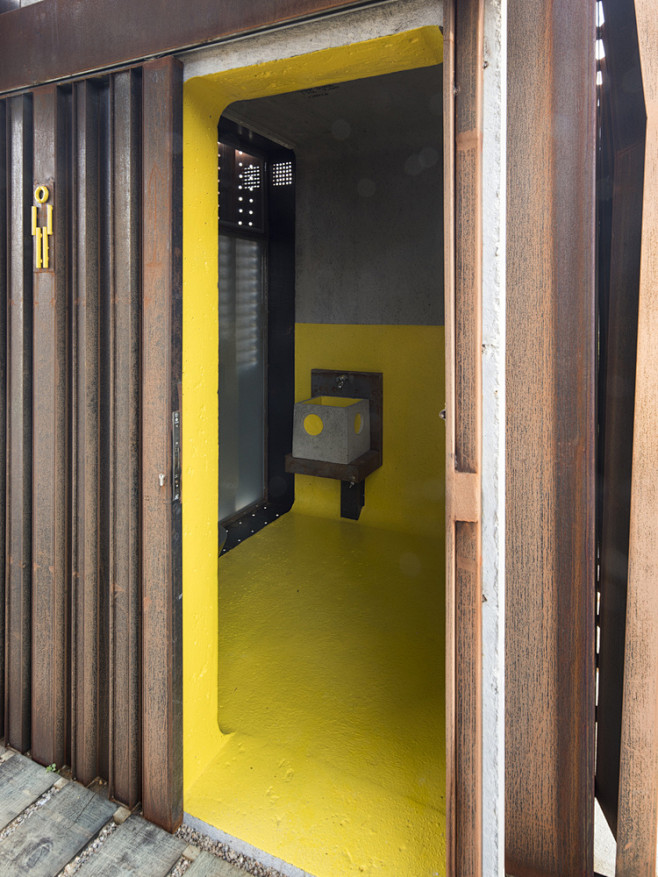 特拉多的生态公共厕所，©HéctorSa...