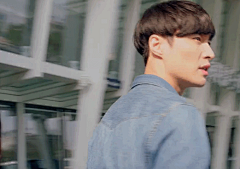 张艺兴逆转时光追爱让人揪心，先送上一波小绵羊在剧中的表情包，电视剧《求婚大作战》4月24日上映，且看呆萌的他怎么追回女主的心~ ​​​​