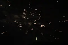 光芒四射图片闪耀免费火花燃烧烟花背景素材点燃多姿多彩爆竹高清喜庆新年爆炸热闹鞭炮春节除夕璀璨818A9674 – 饿狐背景网站-微距高清设计素材免费图片下载海报壁纸摄影背景素材，背景图，背景墙，背景板，背景图片，背景纹理，背景板设计，背景材质，背景大图