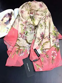 不要一两千，不要三四千，只要860.00元，香港代购 奢侈大牌 D&amp;G2104秋季最新款原单手绘桑蚕丝长方巾围巾女火爆促销！