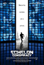 美国电影《Echelon conspiracy poster》的宣传招贴设计，左右两扇大门中的人物视线都看向版面中心，结合色彩明暗的对比，使版面中央奔跑的人影形成视觉焦点，突出电影的悬疑氛围。
