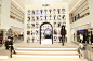 FENDI FF Reloaded 期间限定店登陆海港城 : 

FENDI 的经典FF 标志自1965年由Karl Lagerfeld设计并推出后旋即成为潮流指标。今年五月FF 标志以经典长方形及崭新方形设计强势回归，FF Reloaded独家别注系列包括成衣、手袋、配饰及鞋子。顾客可于海港城海运大厦展览大堂 FENDI FF Reloaded 期间限定店选购心仪的FF Reloaded别注系列精品及其他独家产品。
期间限定店占地30平方米，设计向品牌的罗马总部意大利文化宫(Palazzo della 