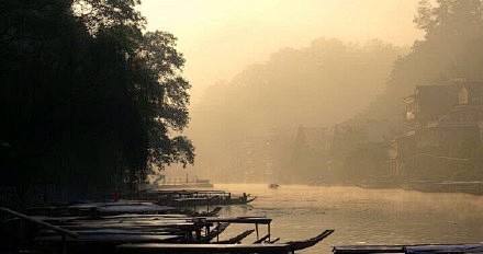 热门 等，一城烟雨；渡，一世情缘。——沈...