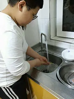 八年二班，用行动礼献母亲节