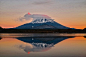 日本摄影师木村春充（Kimura Harumitu）多年来以富士山作为主题进行摄影。他这些年所拍摄的作品，向我们展示了富士山在不同时间不同角度下的不同景象。美哭了～