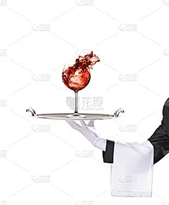 巴特勒端着一只银托盘