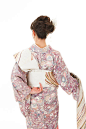 アジアの着物女性、白色背景 - kimono ストックフォトと画像