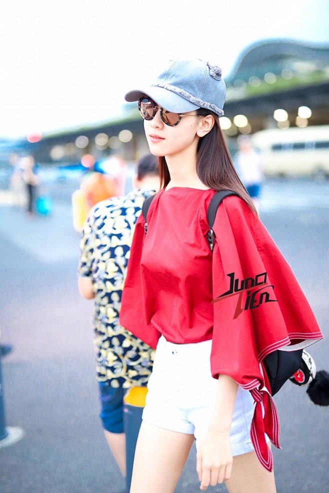 #陈都灵# @陈都灵 小耳朵陈都灵近日现...