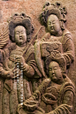 此为河北博物院镇馆之宝，不可不看。

彩绘散乐浮雕，1995年出土于河北曲阳县北平王王处直墓，真实再现出了唐末五代时期的乐舞的场面，上承大唐之余韵，国内仅见。图中有人物15人，散乐图彩用浮雕形式，以汉白玉石精雕细刻而成，唯美华彩。

有人说她们正是古代的女子十二乐坊。头梳高髻、簪珠花，身穿 ​​​​...展开全文c