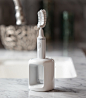 This innovative J-shaped toothbrush flawlessly cleans your teeth in 20 seconds - Yanko Design : https://youtu.be/0YQsxWllNOA If you've ever bought a toothbrush because "9-out-of-10 dentists recommend it", raise your hand. Here's something those 