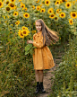 Photo by ФОТОГРАФ •МОСКВА •КРАСНОГОРСК on August 10, 2022. May be an image of 1 person, child, standing, flower and outdoors.