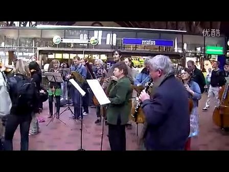 丹麦哥本哈根中央火车站快闪《波莱罗舞曲》...