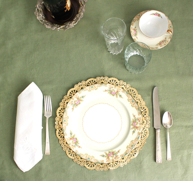 Doily chargers or pl...