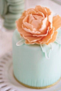 Peach and Emerald #wedding #cake.  Get inspired at diyweddingsmag.com #赏味期限#