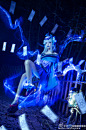 【#网易阴阳师手游#】#cos正片#【我在黑夜中游荡，寻找倾听着一个个故事，最后自己却变成了潜伏在黑暗中的妖怪】所有特效均为前期光绘<br/>青行灯cn：流一<br/>PHX：@李安Moai  staff：@吃不饱的KINO @w百合欧皇子w @啊我要大杯烏龍茶 <br/>服装from：@ICOS动漫服装设计 假发from：@Monenjoy漫...展开全文c