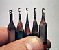 【铅笔尖上的雕刻艺术】23岁的土耳其学生Recep Alcamli在一次削铅笔的过程中发现了自己的雕刻才华，于是这些笔尖上的艺术品诞生了。看完也想去削根铅笔……