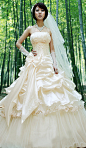 婚纱不仅是穿着，更是梦想，是生活，梦想中公主的生活，你有么？ 请@lssmy 
---来自新浪微博；lssmy_2012
淘宝店http://cmcc2.taobao.com/