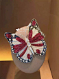 VCA梵克雅宝高级珠宝系列之蝴蝶胸针 : 之前拍过的很多都让我给删了，手机里就找到这么多，高级珠宝类的蝴蝶胸针。 如果只让我收梵克雅宝的一件作品、那我一定会选他家的蝴蝶。 巧夺天工，栩栩如生。 #梵克雅宝 Van Cleef & Arpels