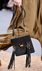 时尚流苏让小格调延续 Chloé2016春夏秀中的包袋