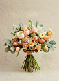 该风格Romatics桃花花束从南方生活婚礼 - 传玫瑰，郁金香，白晚香玉，桃蓍草，silverberry叶子： 