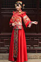 凤冠霞帔，红袄绣履。中国嫁衣之韵美。