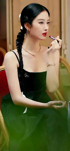 美女壁纸～杨采钰，优雅气质, 时...@霁枫壁纸的动态