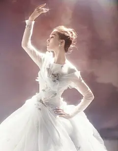 #刘诗诗# 芭莎珠宝大图修无水印五张！查看点原图！我先抱走舔屏了。 ​​​​