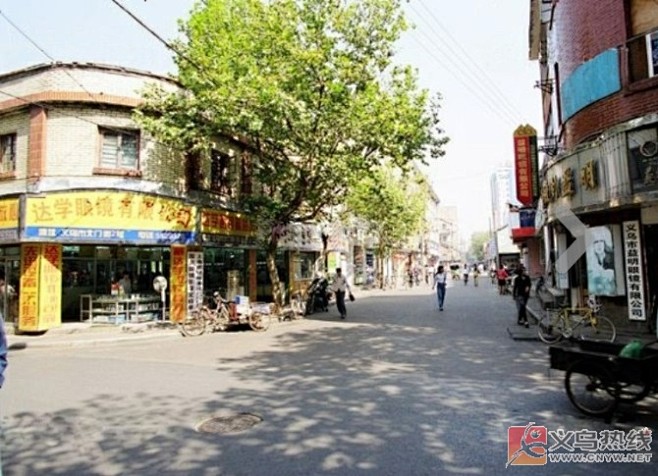 北门街与县前街岔路口（义乌饭店门口）