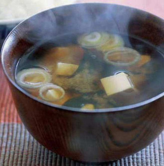 【日式味噌汤】材料：豆腐、木鱼汤、西京味...