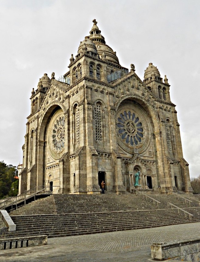圣卢西亚的修道院，维亚纳堡，葡萄牙

M...