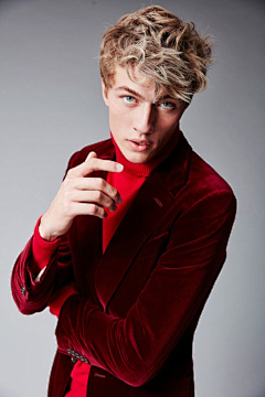 clalamomo采集到Lucky Blue Smith（拉奇·布鲁·史密斯）