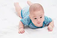 肖像可爱的婴儿微笑