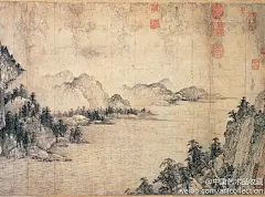 #水墨画#【 金 武元直 《赤壁图》 】卷，纸本，50.8×136.4cm，台北故宫博物院藏。描绘苏轼泛舟游赤壁之情景。此卷基本保持了北宋的画风，全景式的构图，使画面整体雄伟壮观，陡峭的石壁与奔腾的激流，几乎占据整个画面。山石以弁利的小斧劈皴结合淡墨直皴，充分表现赤壁的巍峨嶙峋，整体气势宏伟磅礴。@北坤人素材