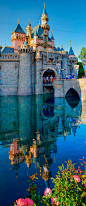 http://www.sinansj.com/ Travel ✈ Vacation Destinations / Disneyland Park, Disneyland Resort, Anaheim, CA #美景# #景点# #城市# #国外#