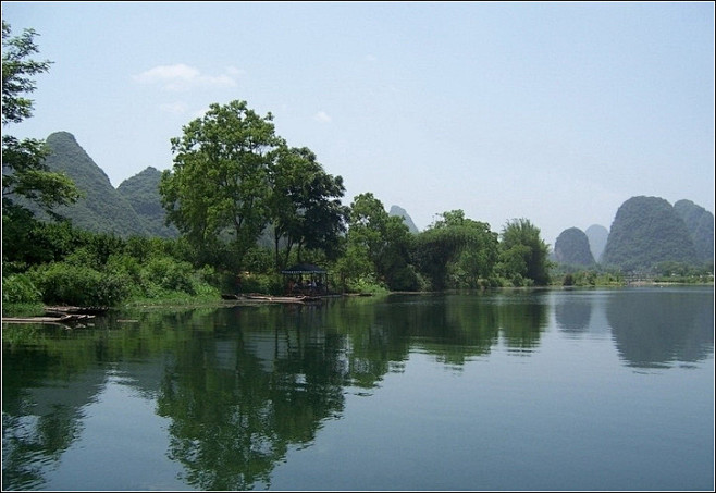 山以水为镜，水以山为美