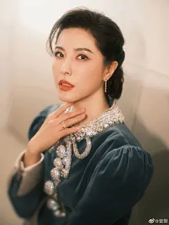 今天#立春# 啦，大家吃春饼了吗？赶紧拍点照片忙着和小伙伴们唠嗑去，#国剧盛典# 一会见吧！ ​​​​
