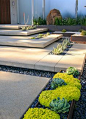 Para conseguir un aprovechamiento óptimo del espacio y un resultado de calidad, deja en manos de profesionales el diseño de tu terraza o jardín. Visita nuestra web: www.lleidatanamediambient.com