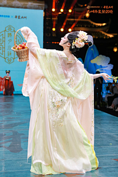 LinBenJChuan_采集到国风服装