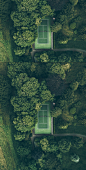 01691_运动摄影素材设计盛夏时节高空俯拍一座户外网球场坐落在森林中间.jpg.jpg