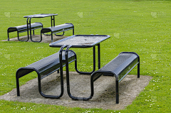 卡布奇诺的泡沫采集到公园椅
