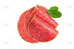 腊肠切片孤立在白色背景上。